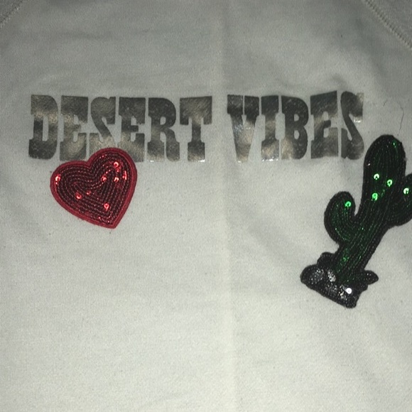 ❤️ “Dessert vibes” shirt with free eye shadow. - Picture 2 of 6
